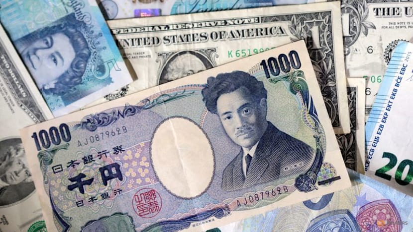 Dollar gains on risk-off mood; BOJ split vote gives yen brief lift